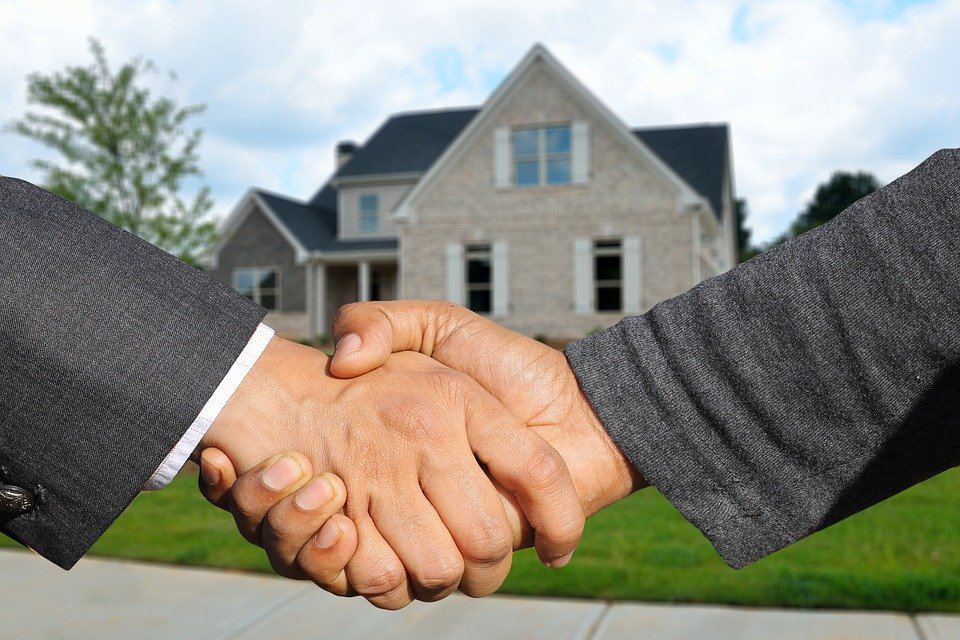 Read more about the article Choosing The Right Real Estate Agent: What To Look Out For